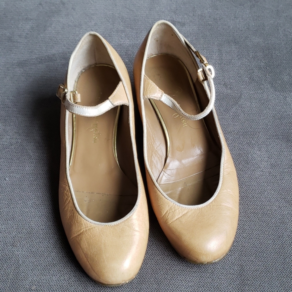 Luxury leather kitten heels from Japan
